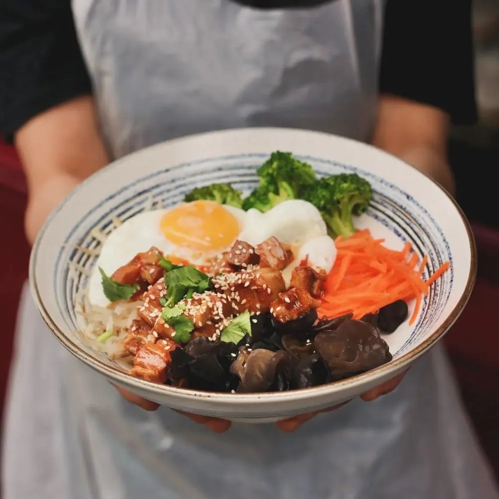 Porc Mariné Et Braisé Avec Riz Nature